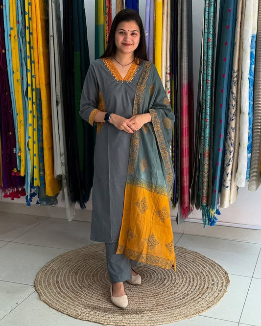 šš»šš»NEW product LUNCHING super hit hai dimand product Beutiful Suit Setšš»šš»(PVCRD25)