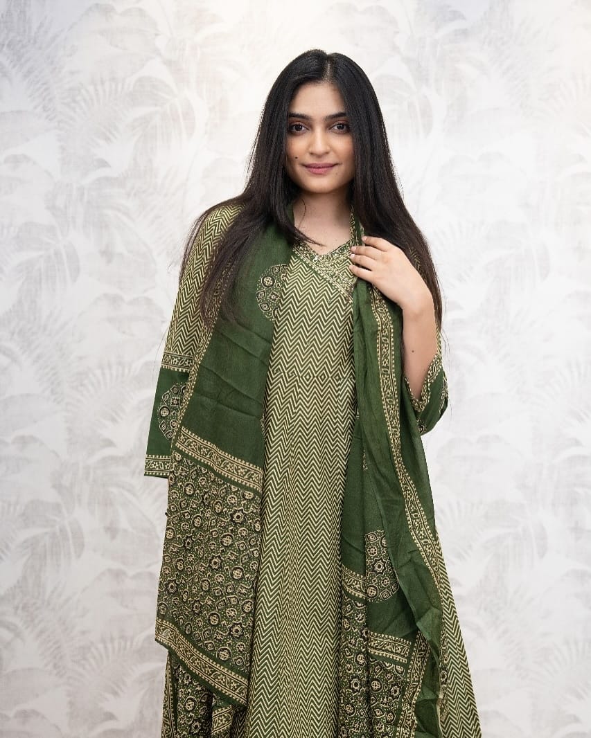 New anarkali kurta set with new style... parrten (PVCRD41)