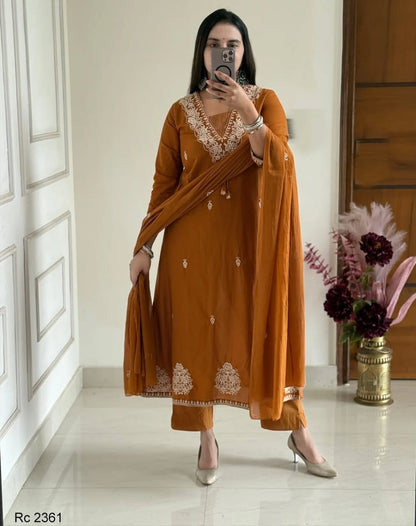 👉🏻👉🏻NEW product LUNCHING super hit  hai dimand product Beutiful Suit Set👈🏻👈🏻(PVCRD12)