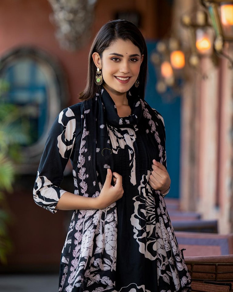 NEW COLOUR LUNCHING Voluminous Beutiful Suit Set (PVCRD94)