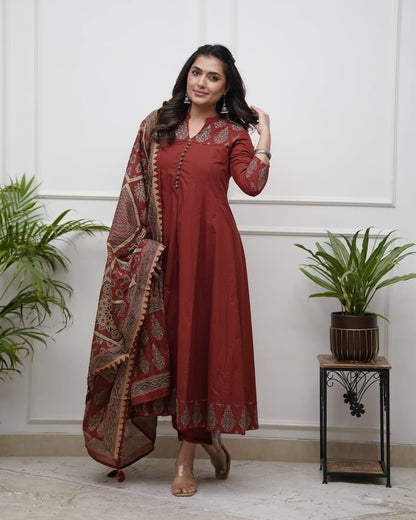 New anarkali kurta set with new style... parrten (PVCRD98)