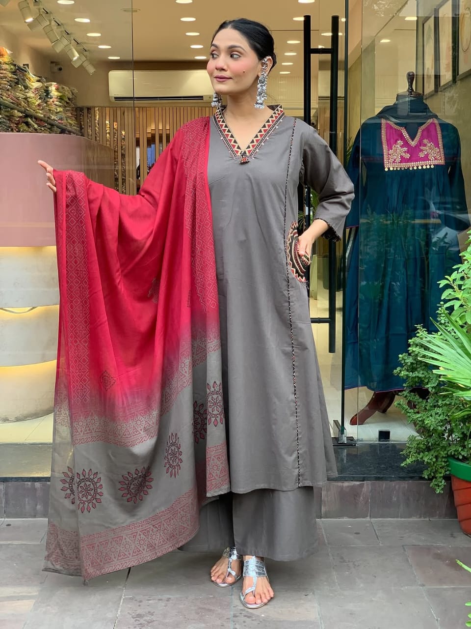 NEW product LUNCHING super hit  hai dimand product Beutiful Suit Set (LK03)