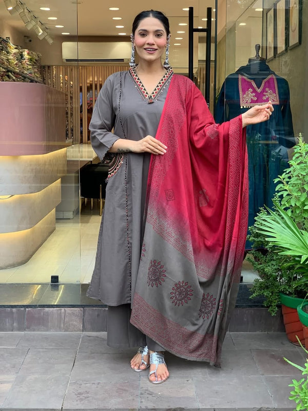 NEW product LUNCHING super hit  hai dimand product Beutiful Suit Set (LK03)