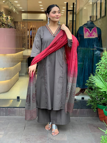 NEW product LUNCHING super hit  hai dimand product Beutiful Suit Set (LK03)