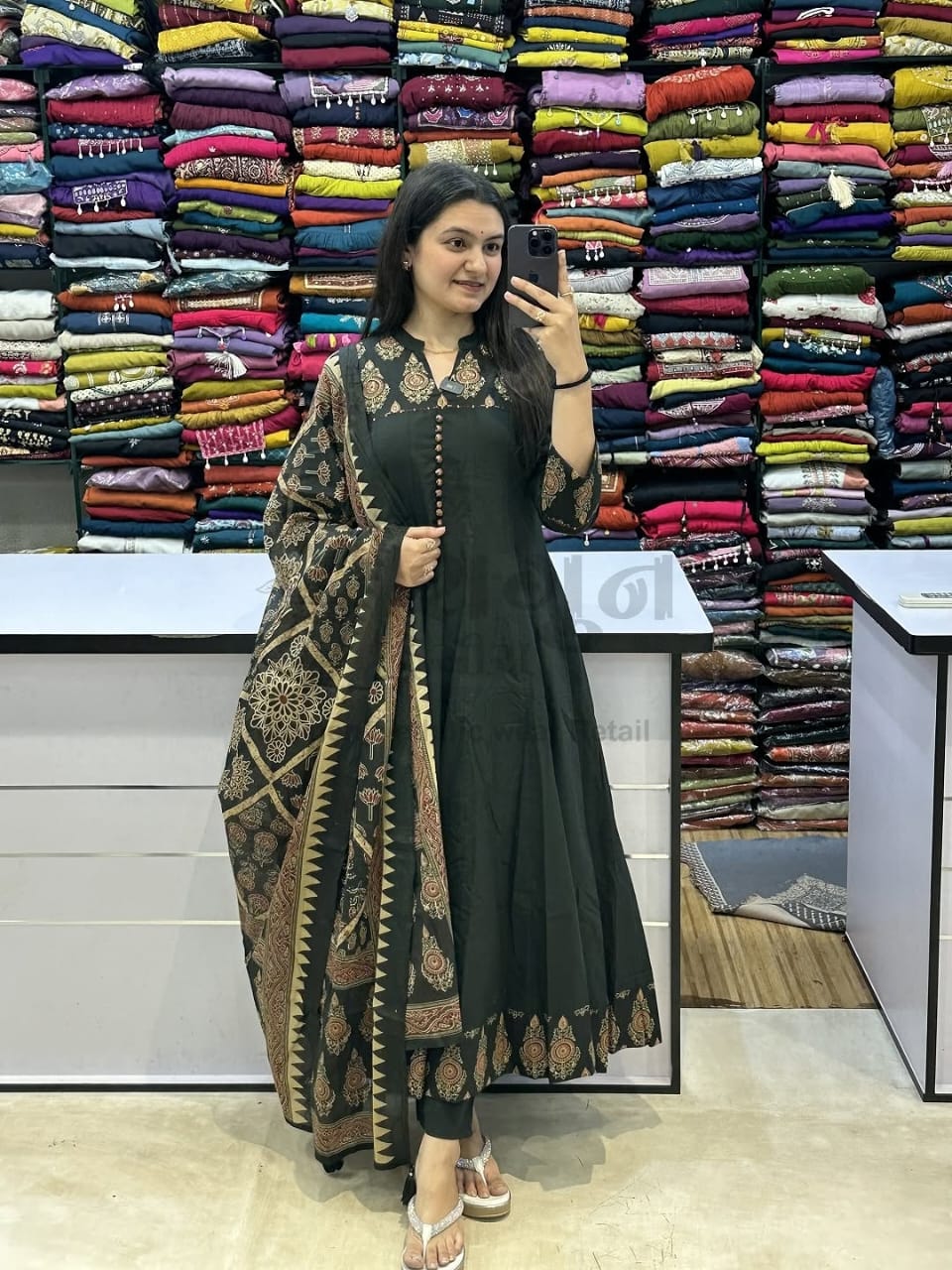 New anarkali kurta set with new style... parrten (PVCR108)