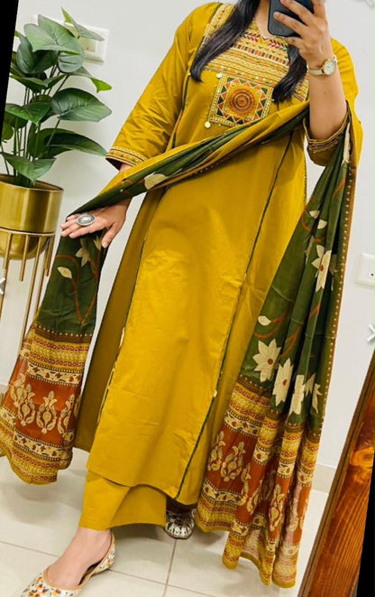 Best Women's Kurta Pant Dupatta Set