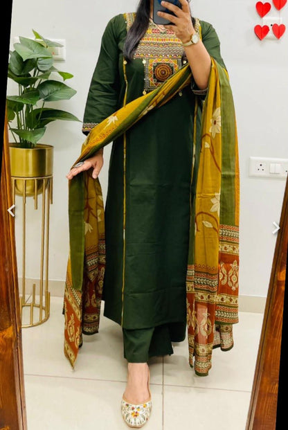 Best Women's Kurta Pant Dupatta Set